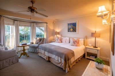 Cape and Safari In-Style